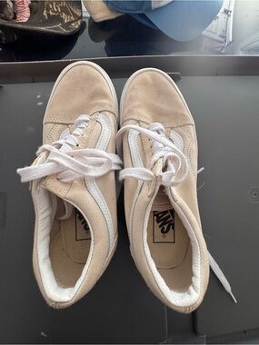 Vans Women's Low-Top Sneakers in Beige and White